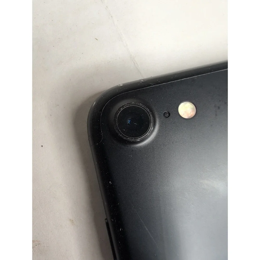 Apple iPhone 7 A1778 32GB Black Touchscreen Smartphone